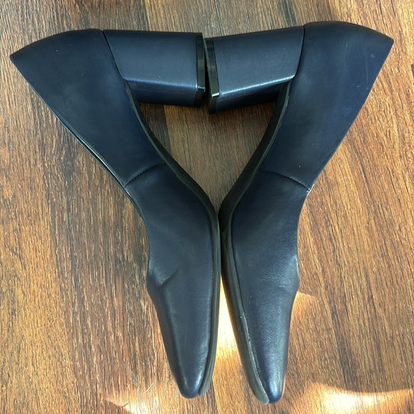 Naturalizer Warner French Navy Heels - Picture 3 of 11